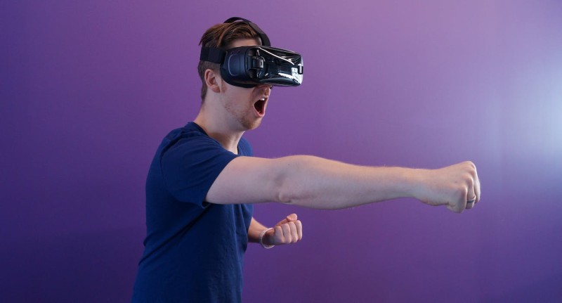 Augmented Reality Technology: Bridging Digital and Reality