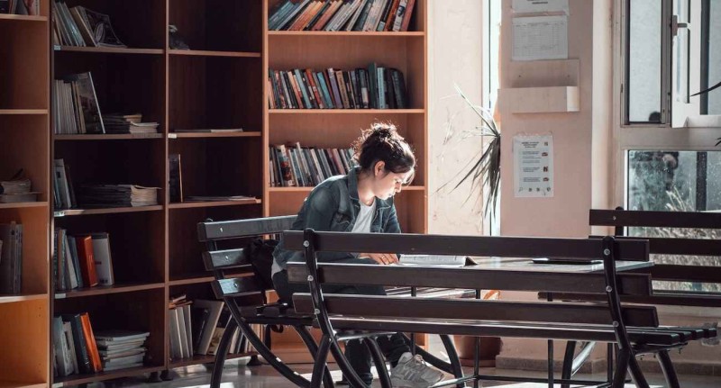 Surfing the Role of Modern Technology in Education